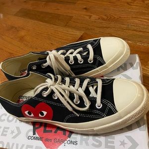 Commes des garcion converse sneakers.